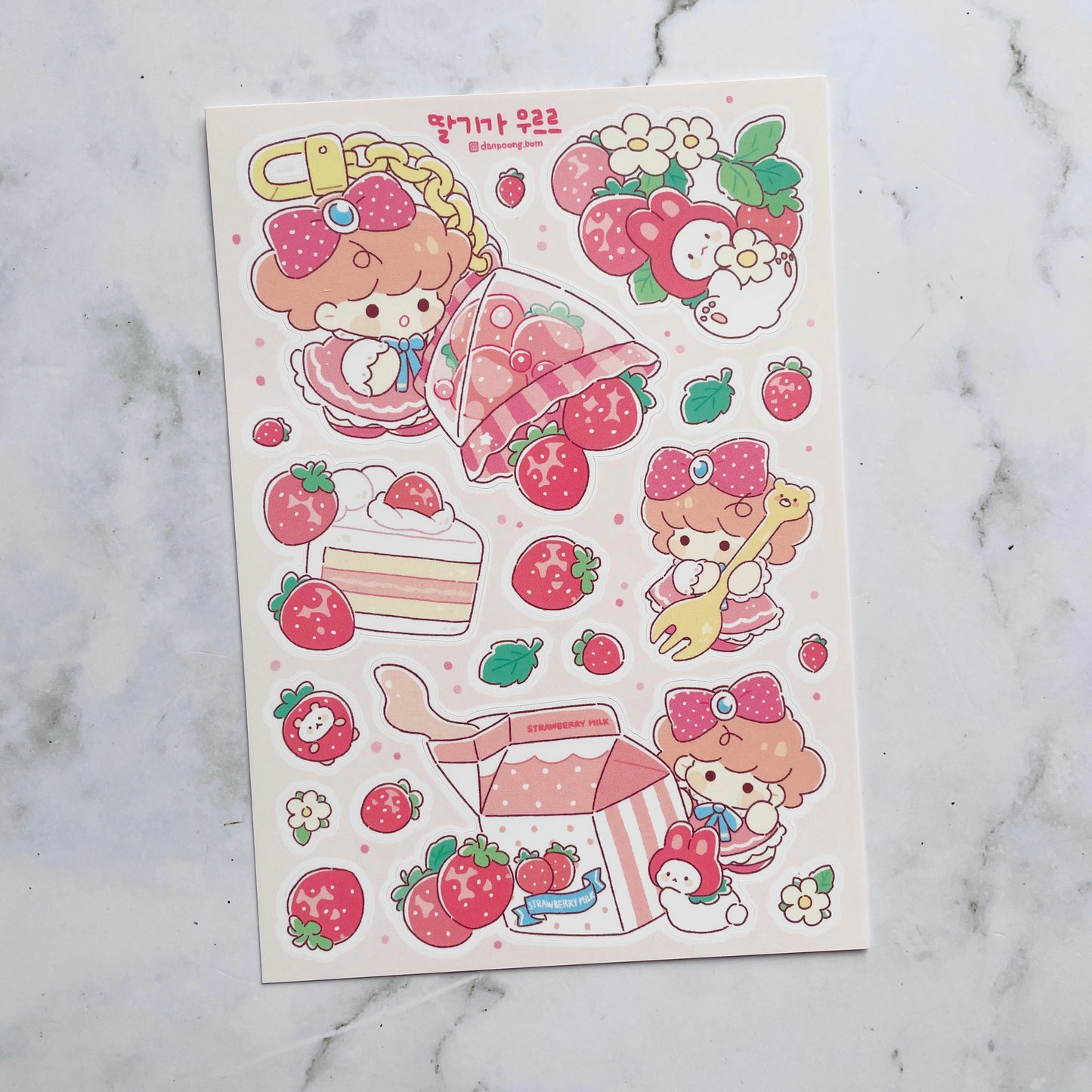 Danpoong.bom Strawberry Dessert sticker b522
