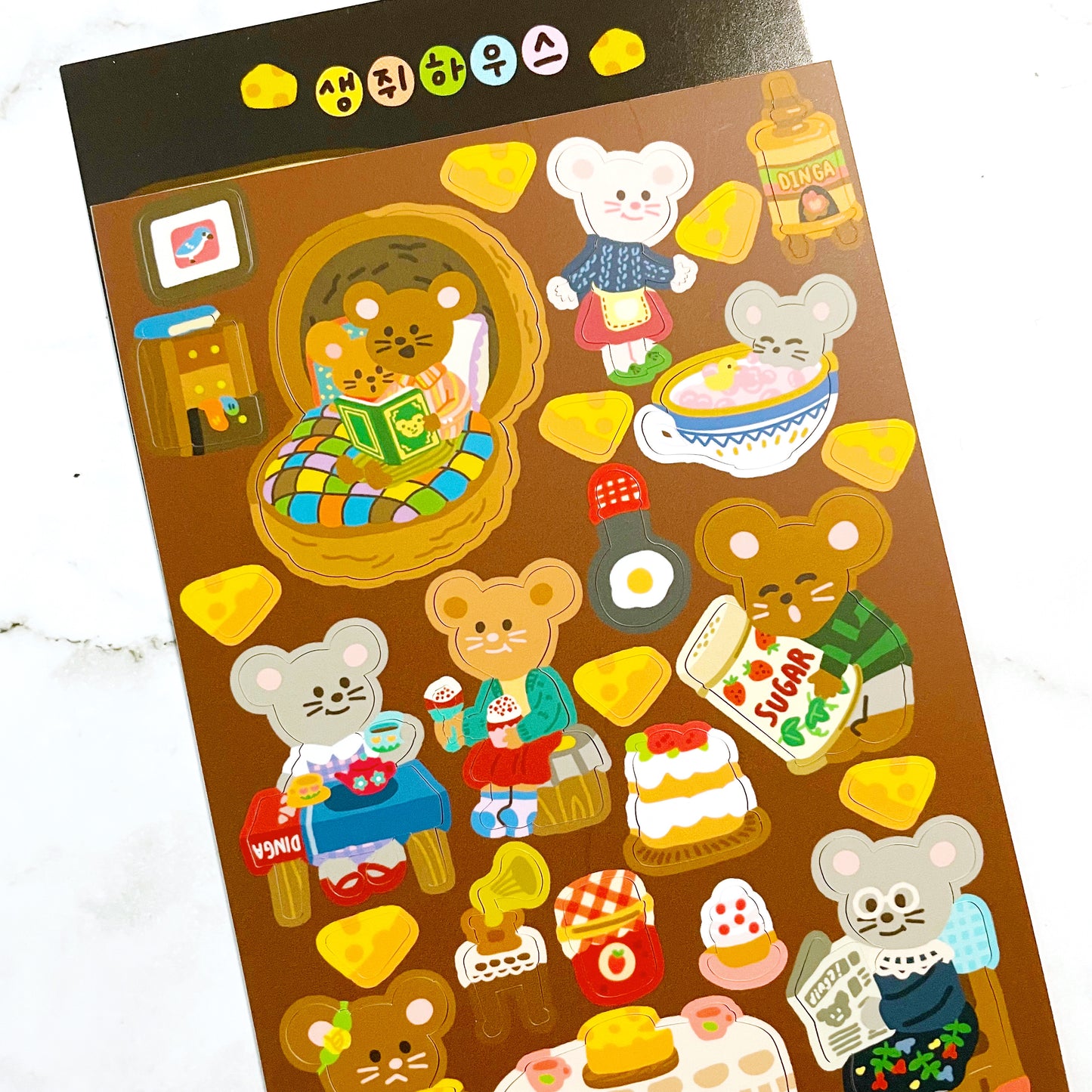 Dingamart Cozy Mouse House sticker b142